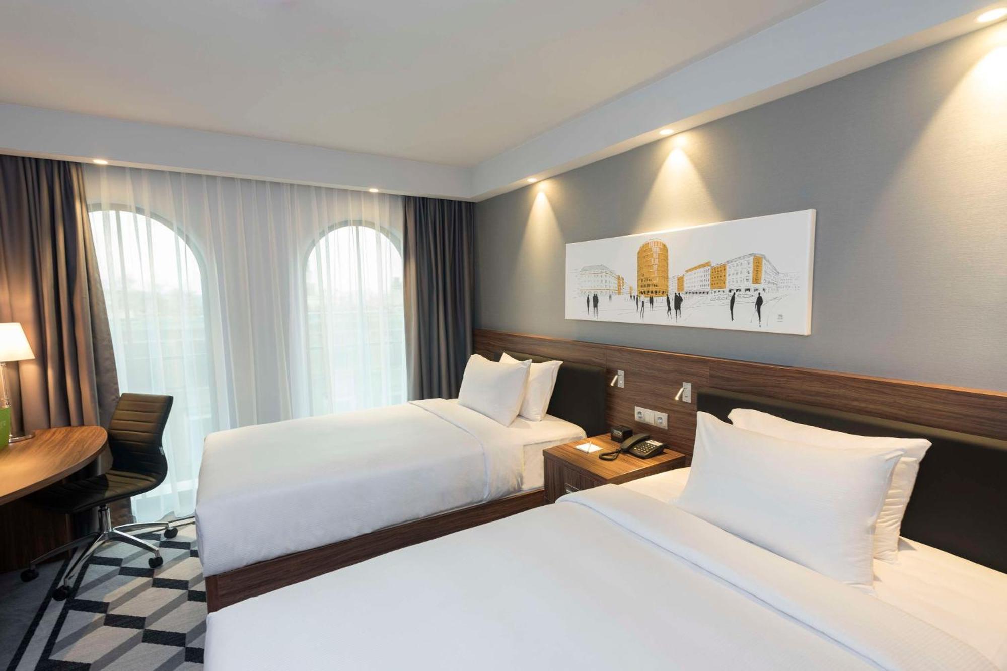 Hotel Hampton By Hilton Poznan Old Town Exterior foto