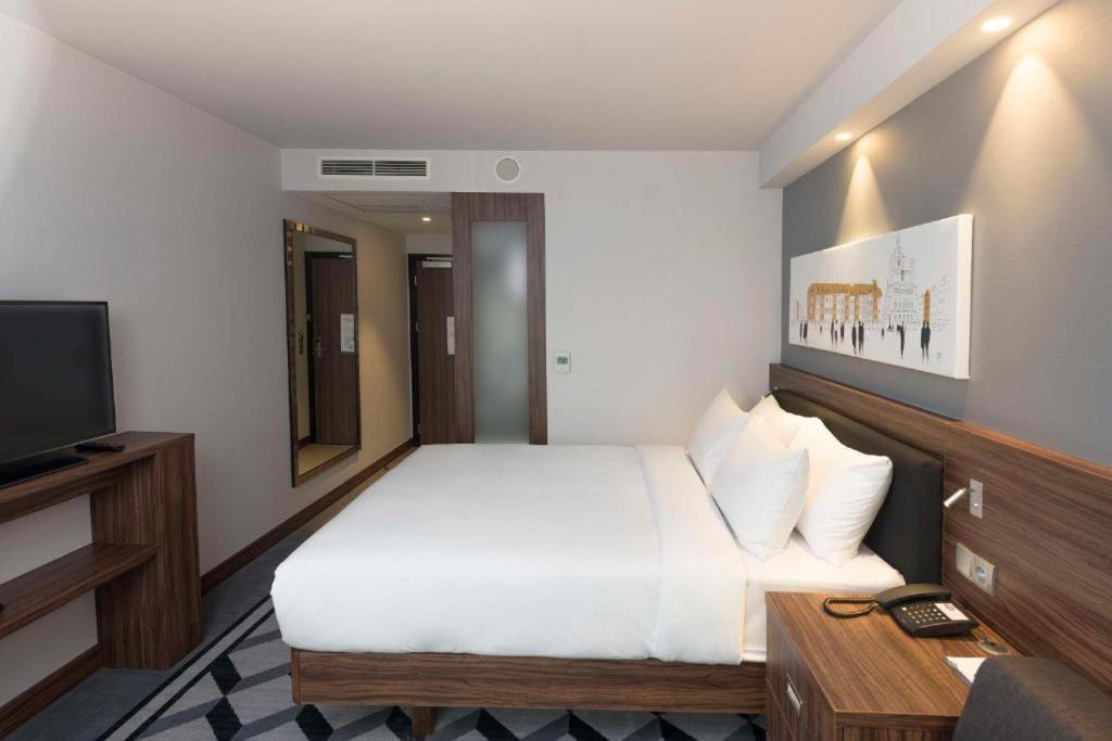 Hotel Hampton By Hilton Poznan Old Town Exterior foto
